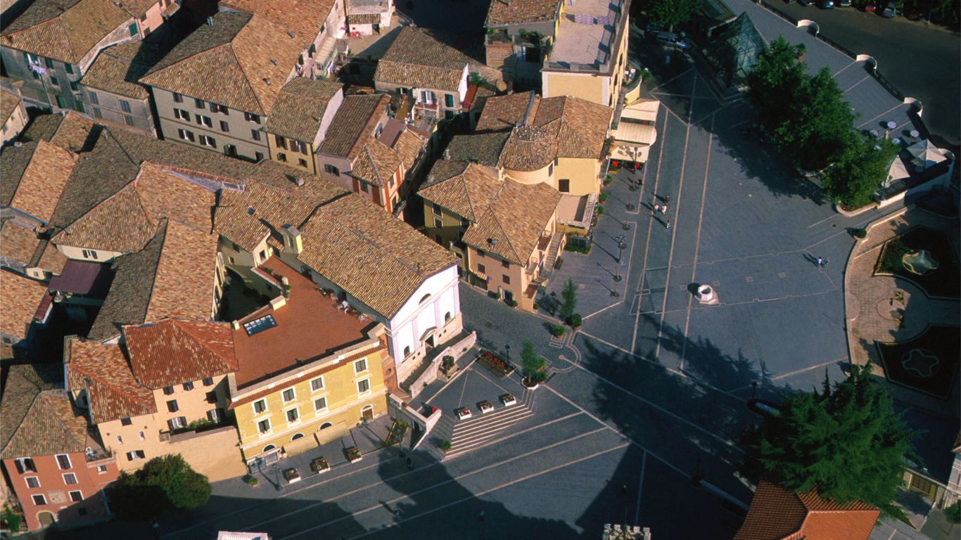 Piazza-Trento-e-Trieste-hotel-terminus-fiuggi